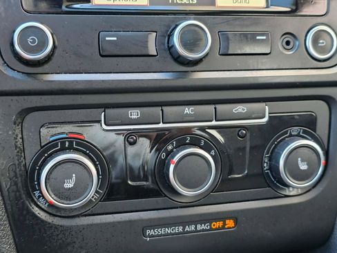 Used 2012 Volkswagen GTI 4-Door image 24