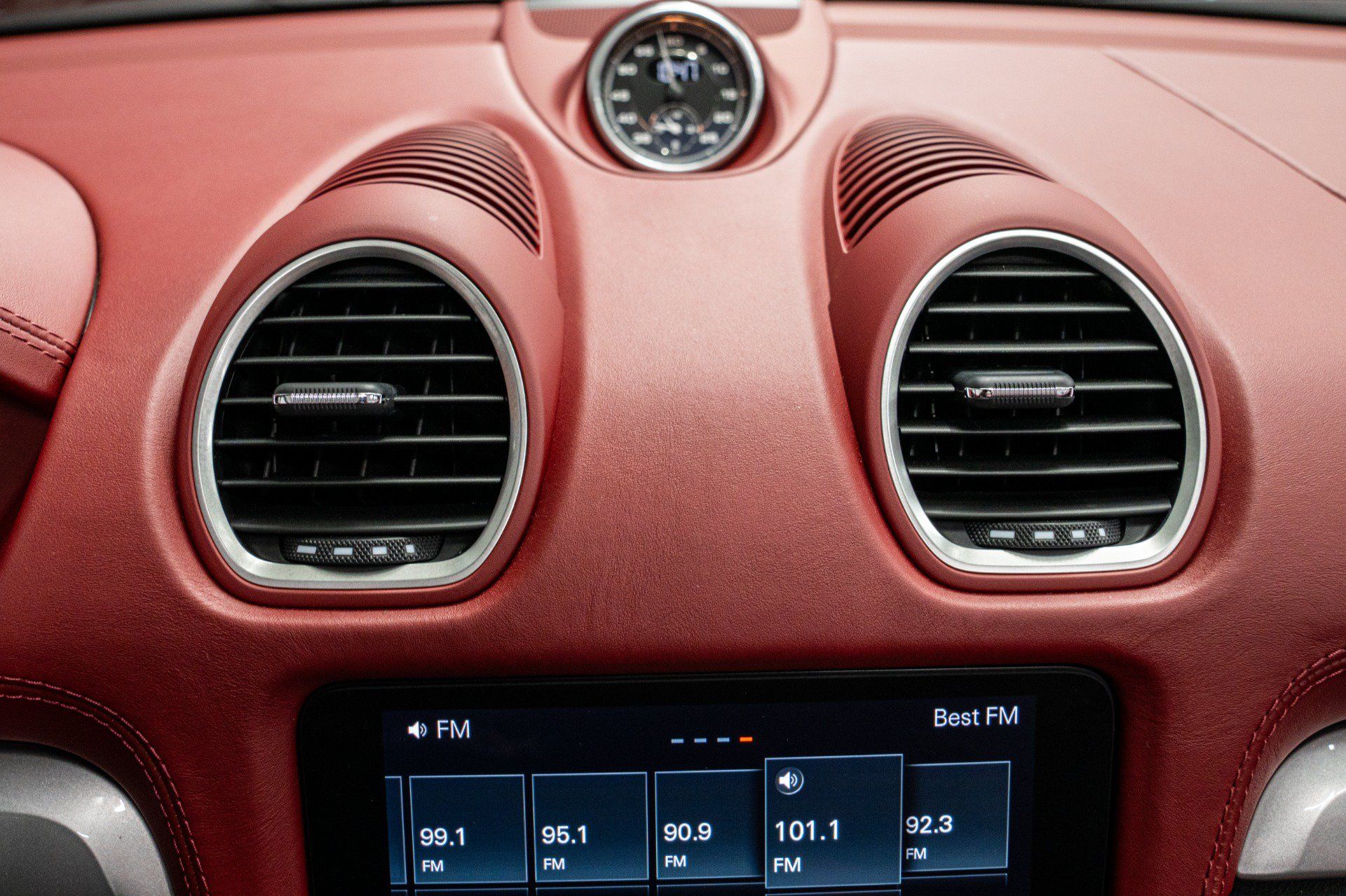 Used 2023 Porsche 718 Boxster Spyder RWD image 28