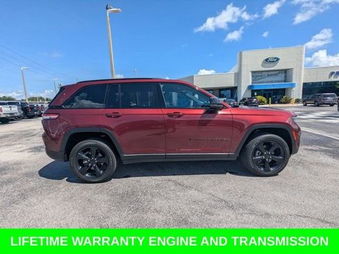 Used 2024 Jeep Grand Cherokee Altitude AWD/4WD image 4