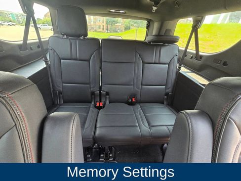 Used 2023 Chevrolet Suburban RST w/ Sport Performance Package AWD/4WD image 13