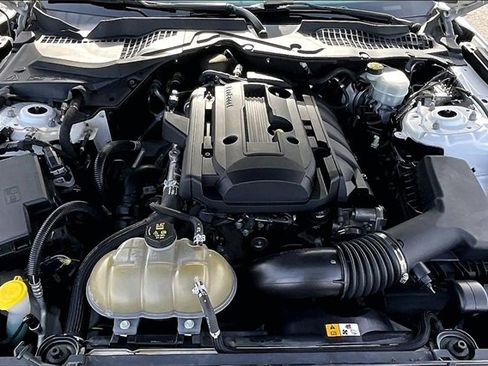 Used 2018 Ford Mustang Coupe image 7