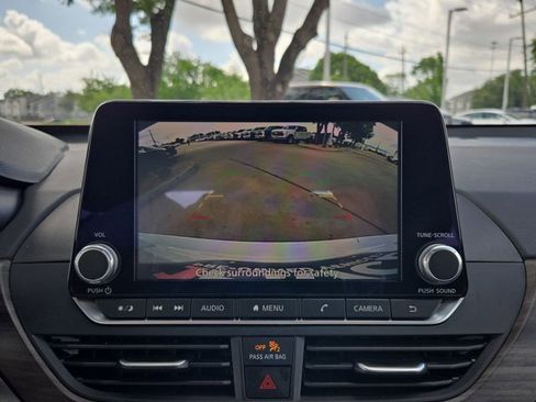 Used 2025 Nissan Altima 2.5 SV image 13