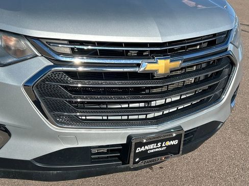 Used 2021 Chevrolet Traverse LT image 32