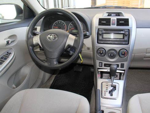 Used 2012 Toyota Corolla LE FWD image 9