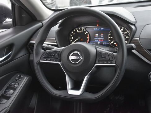 Used 2024 Nissan Altima 2.5 SV image 19