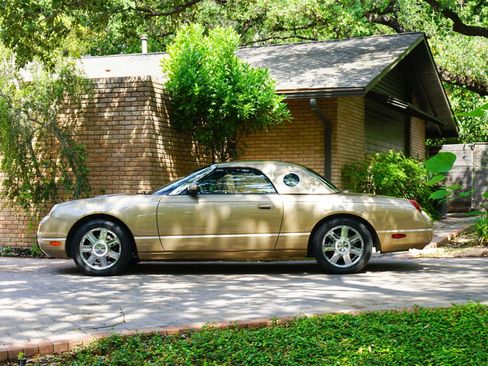 Used 2005 Ford Thunderbird RWD image 13