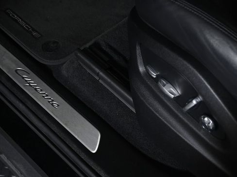 Certified 2021 Porsche Cayenne AWD/4WD image 22