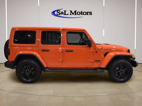 Used 2023 Jeep Wrangler Unlimited Sahara AWD/4WD image 9