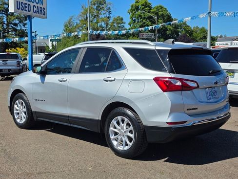 Used 2021 Chevrolet Equinox LT image 2