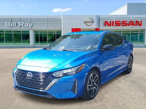 Used 2024 Nissan Sentra SR w/ SR Premium Package FWD image 2