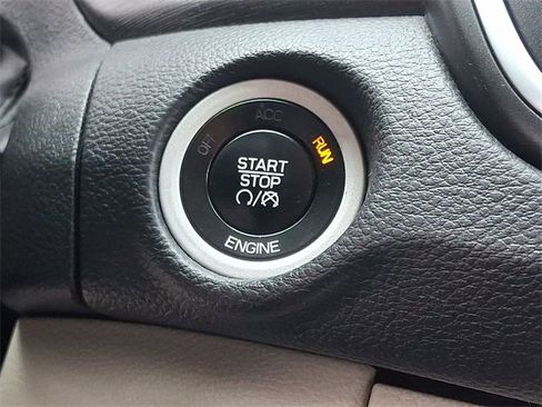 Used 2015 Chrysler 200 Limited w/ Convenience Group image 22