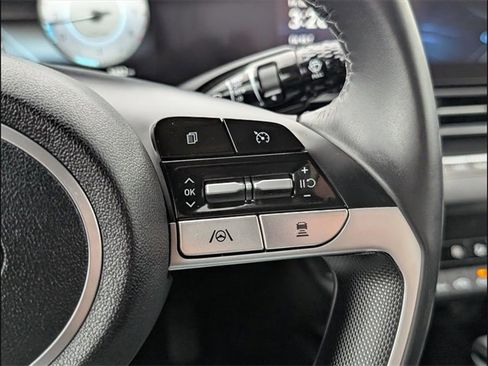 Used 2023 Hyundai Elantra Limited image 21