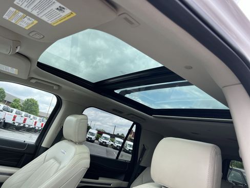Used 2018 Ford Expedition Max Platinum AWD/4WD image 24