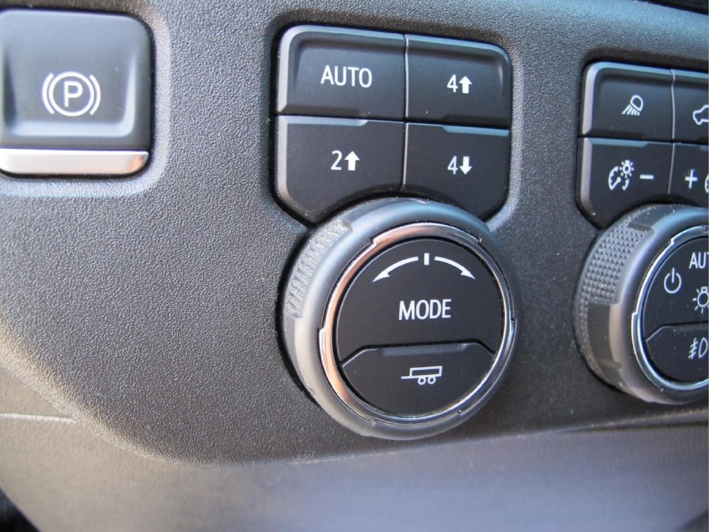 Used 2024 Chevrolet Silverado 2500 High Country w/ High Country Premium Package AWD/4WD image 13