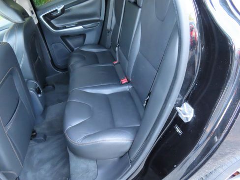 Used 2017 Volvo XC60 T6 Dynamic w/ Preferred Option Package AWD/4WD image 11