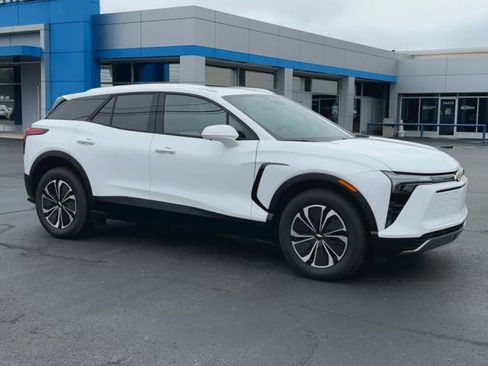Used 2025 Chevrolet Blazer EV LT AWD/4WD image 2