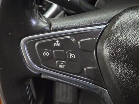 Used 2018 Chevrolet Equinox LT FWD image 14
