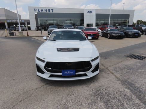 Certified 2025 Ford Mustang GT Premium RWD image 4