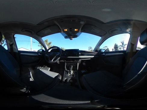 Used 2025 Volkswagen Jetta SE image 38