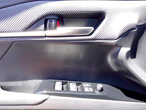 Used 2025 Toyota Camry SE w/ Convenience Package FWD image 11