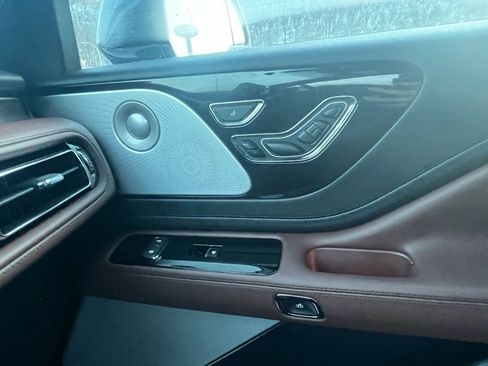 Used 2025 Lincoln Aviator Reserve w/ Equipment Group 201A image 12