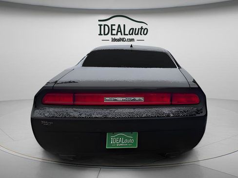 Used 2013 Dodge Challenger SXT image 7