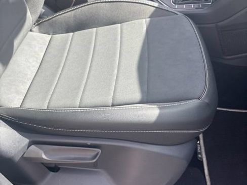 Used 2023 Volkswagen Taos SE w/ Panoramic Sunroof Package AWD/4WD image 38
