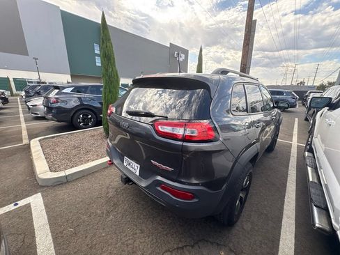 Used 2018 Jeep Cherokee Trailhawk w/ Quick Order Package 27L AWD/4WD image 6