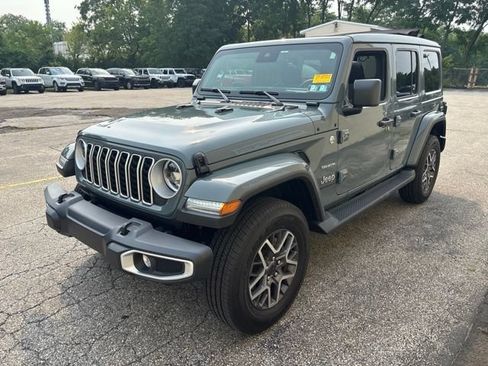 Used 2024 Jeep Wrangler Unlimited Sahara w/ Safety Group AWD/4WD image 11