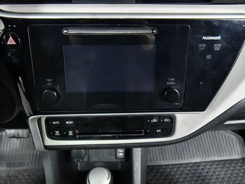 Used 2017 Toyota Corolla L image 4