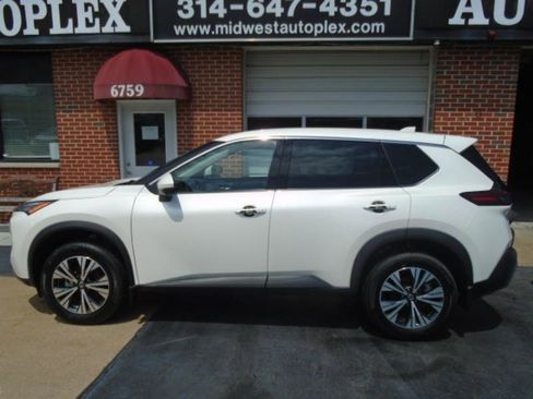 Used 2021 Nissan Rogue SV image 5