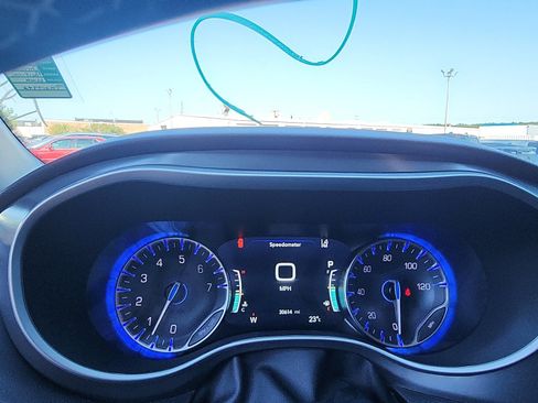 Used 2026 Chrysler Pacifica Select FWD image 13