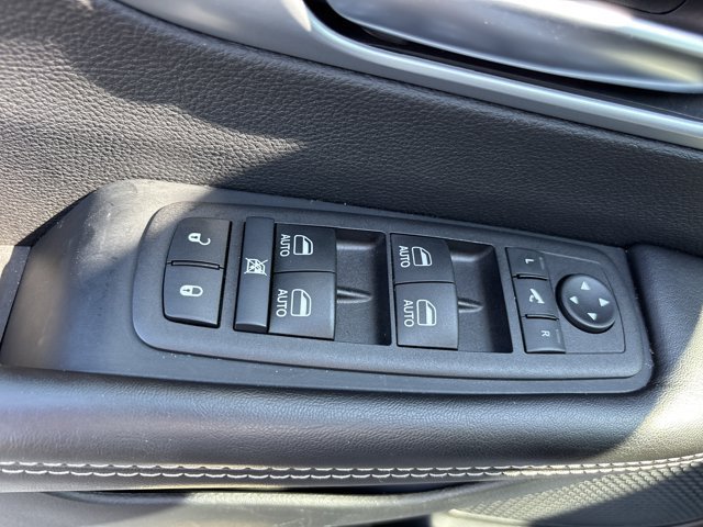 Used 2026 Chrysler Pacifica Limited FWD image 26