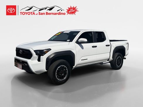 Certified 2025 Toyota Tacoma TRD Off-Road AWD/4WD image 1