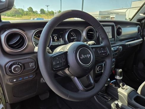Used 2023 Jeep Wrangler Unlimited w/ Convenience Group AWD/4WD image 10