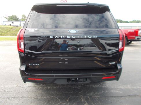 Used 2025 Ford Expedition Max Active AWD/4WD image 3