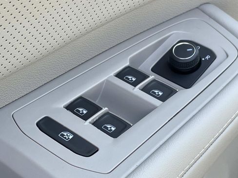 New 2026 Volkswagen Atlas SE FWD image 18