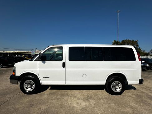Used 2006 Chevrolet Express 3500 Passenger w/ LT Preferred Equipment Group image 2