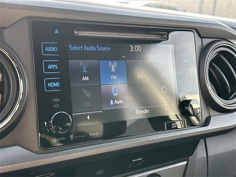 Used 2018 Toyota Tacoma TRD Off-Road image 12