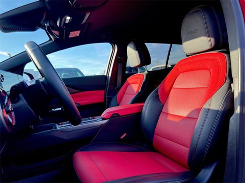 Used 2025 Chevrolet Equinox EV RS image 16