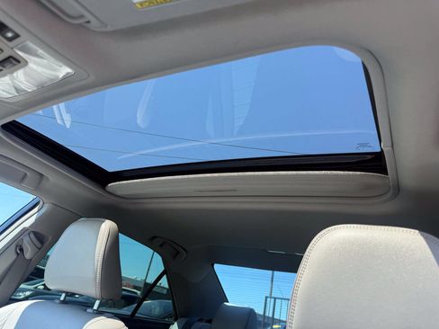 Used 2017 Toyota Camry XLE w/ Moonroof Package FWD image 25