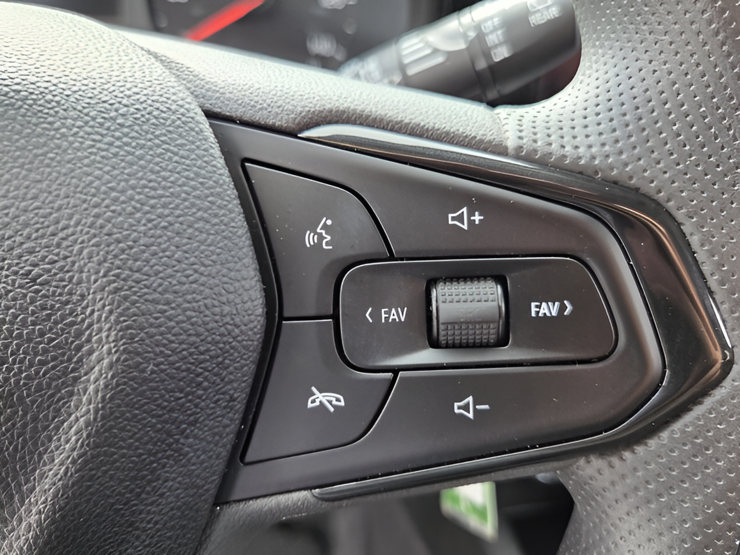 Used 2026 Chevrolet Trax LS FWD image 24