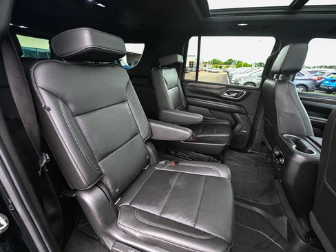 Used 2021 Chevrolet Suburban Z71 w/ Z71 Signature Package AWD/4WD image 31