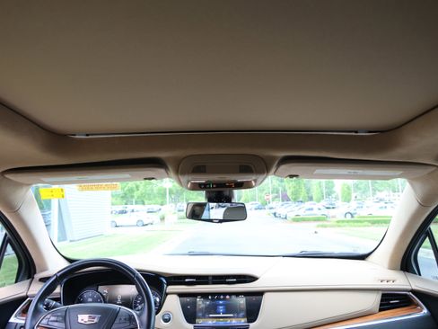 Used 2019 Cadillac XT5 Platinum image 33