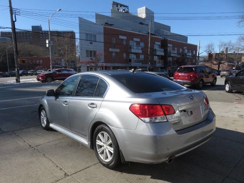 Used 2011 Subaru Legacy 2.5i Premium image 5