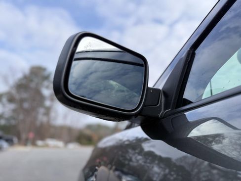 Used 2018 Ford Explorer Platinum image 17