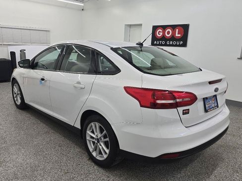 Used 2017 Ford Focus SE FWD image 4