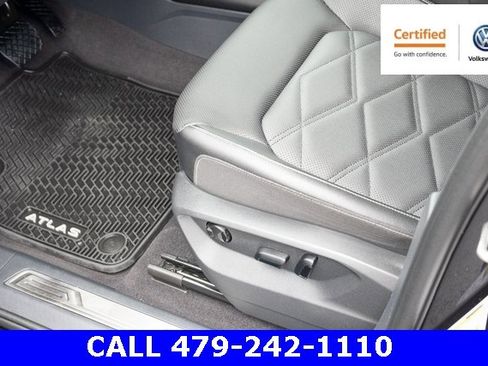 Certified 2024 Volkswagen Atlas SE w/ Black Wheel Package image 27