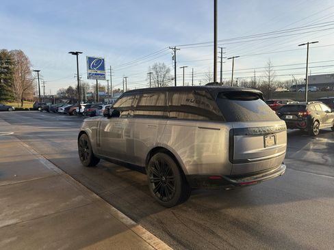Used 2024 Land Rover Range Rover SE image 5