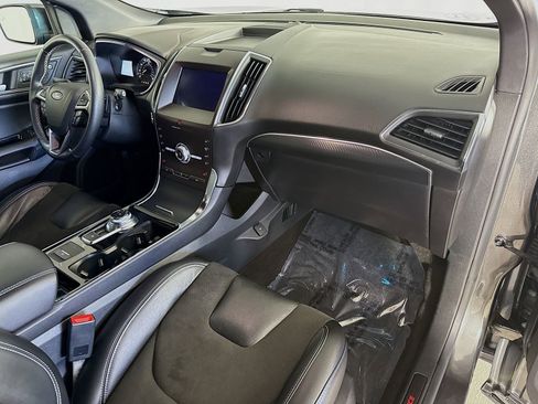 Used 2020 Ford Edge ST image 30